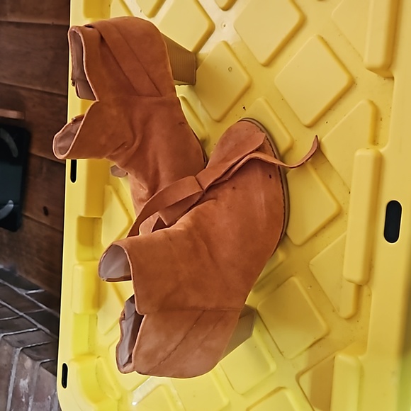 Women's boots - Picture 1 of 3